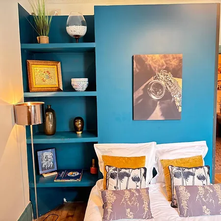 Apartment Signature Art Deco